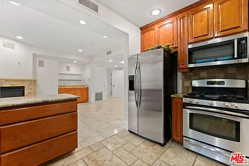 16123 Sunset Blvd #101 Photo 1