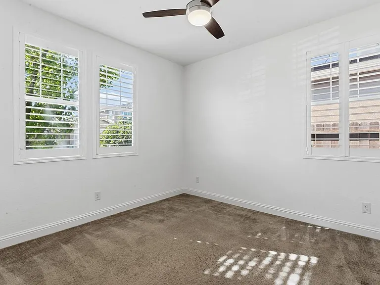 355 Marigold Dr — Photo 6