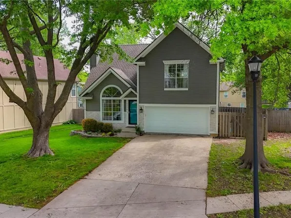 1110 N Anne Shirley Dr, Olathe, KS 66061