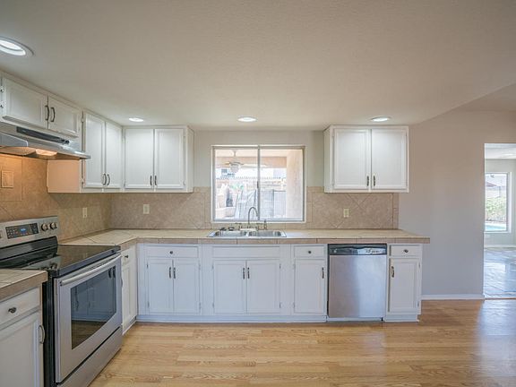 4th image of 1639 W Michigan Ave