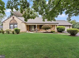 10 Traynor Ln, Willingboro, NJ 08046