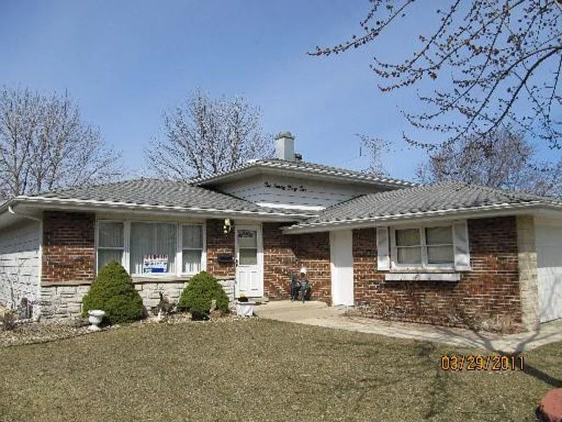 19042 Sherman St photo 1