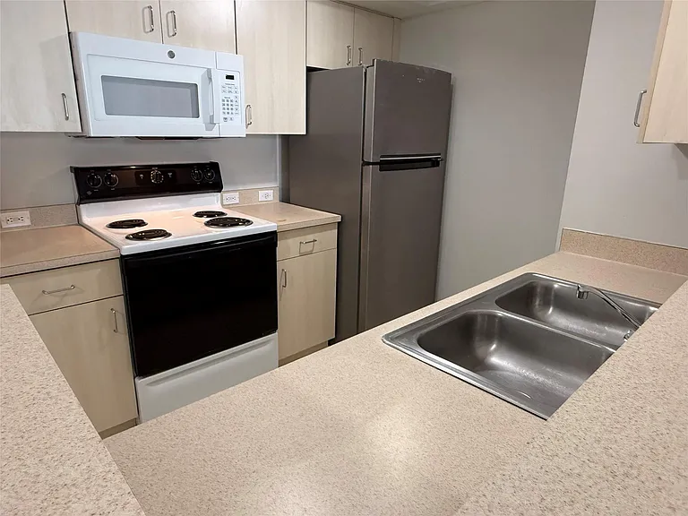 11165 SW 6th St #204 — Photo 14