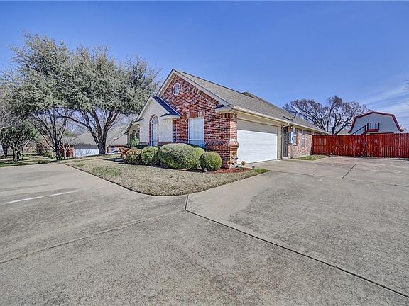 3rd image of 4312 Woodlake Dr