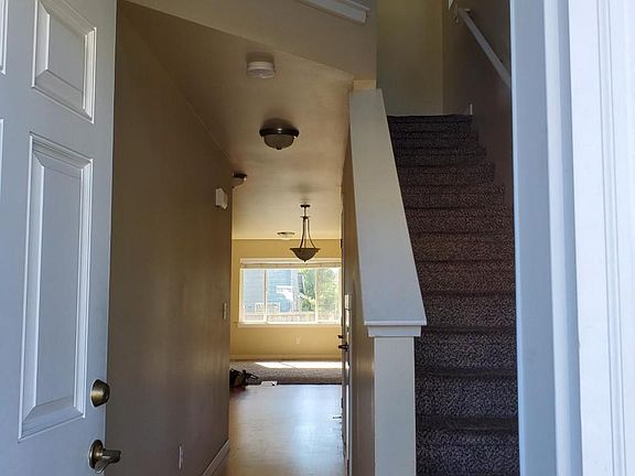 4th image of 4729 Parker St