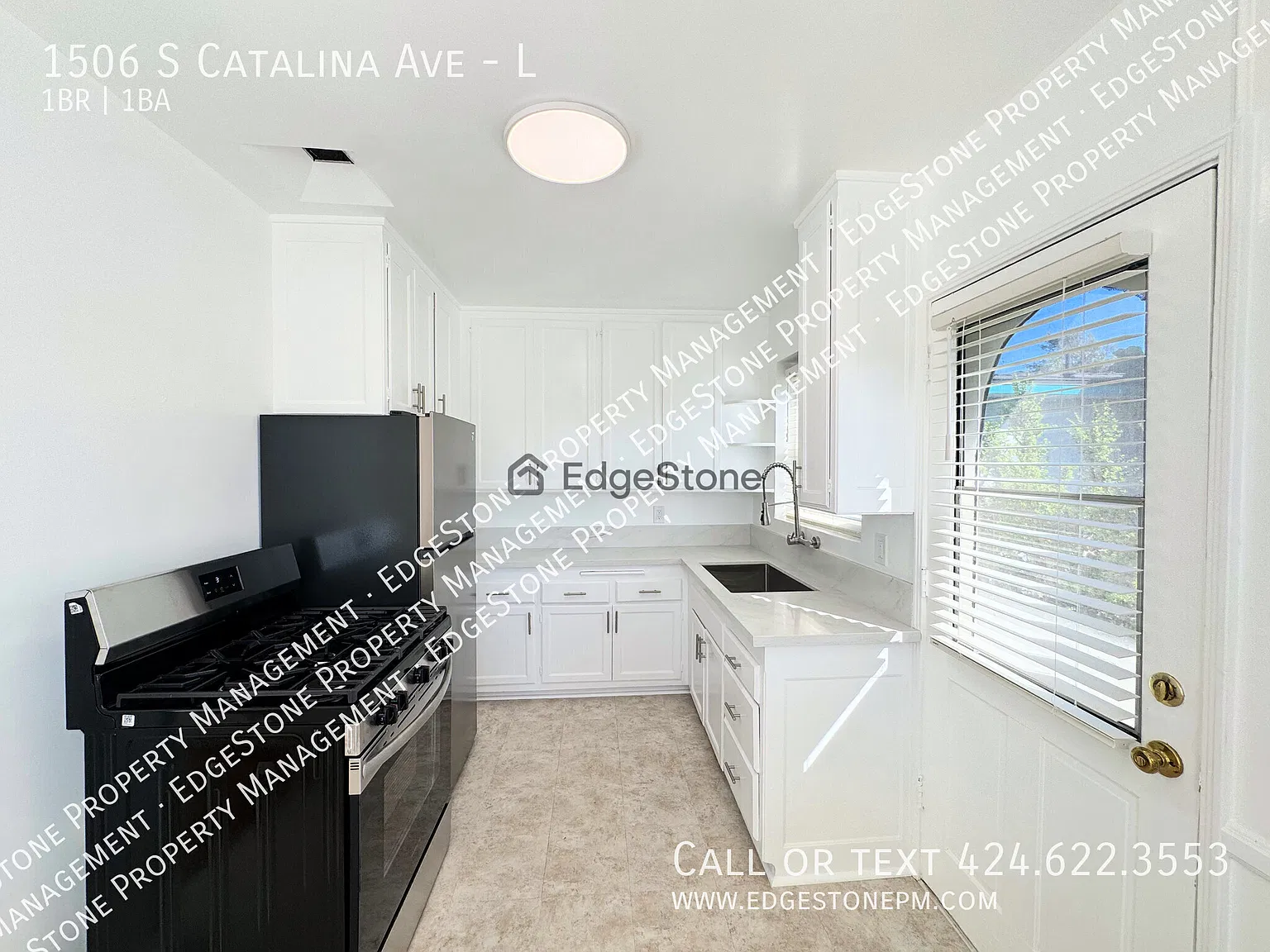 1 Bed, 1 Bath, 1 Block from the Beach! — Photo 3