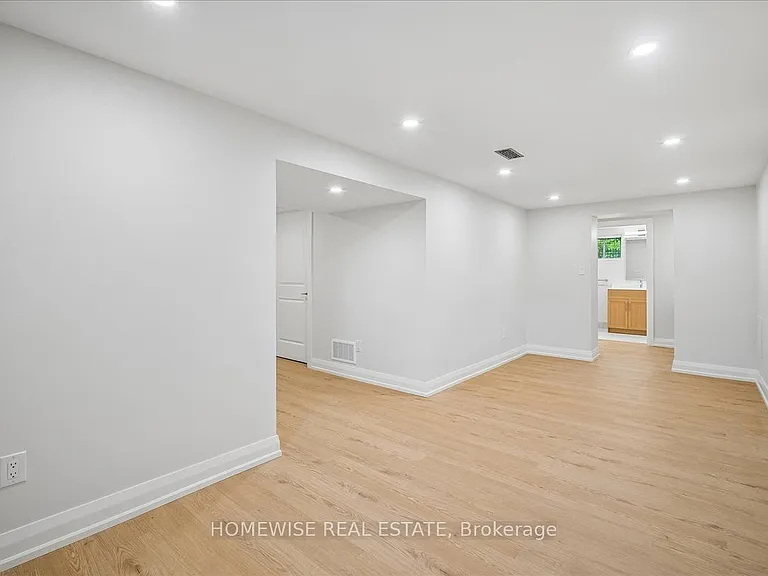 2182 Courtland Dr — Photo 29