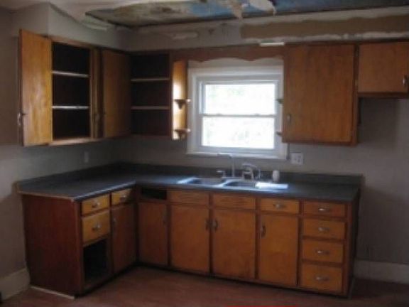 5th image of 131 Midland Ave