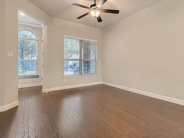 4113 Broadway Ave — Photo 3
