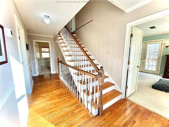 5th image of 301 Woodbridge Dr