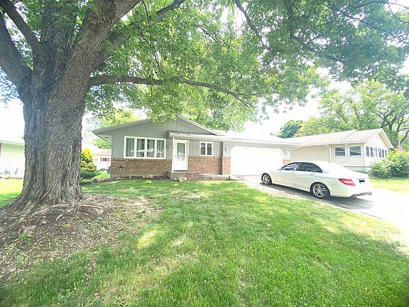 2nd image of 2718 Bavarian Ln