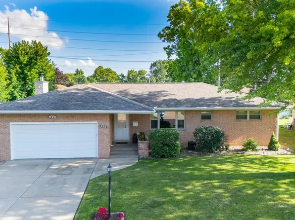 304 Delshire Ave, Pekin, IL 61554