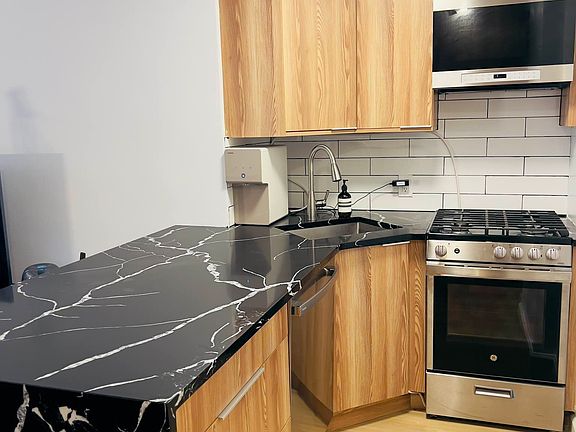 5th image of 7 E 14th St APT 825