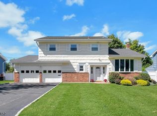 10 Klimback Ct, West Caldwell Twp., NJ 07006