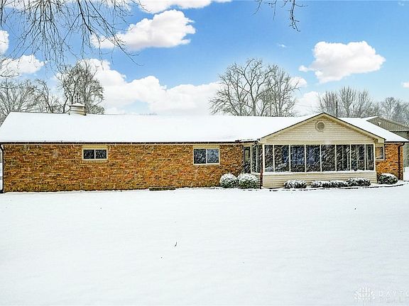 3rd image of 613 E Harmon Dr