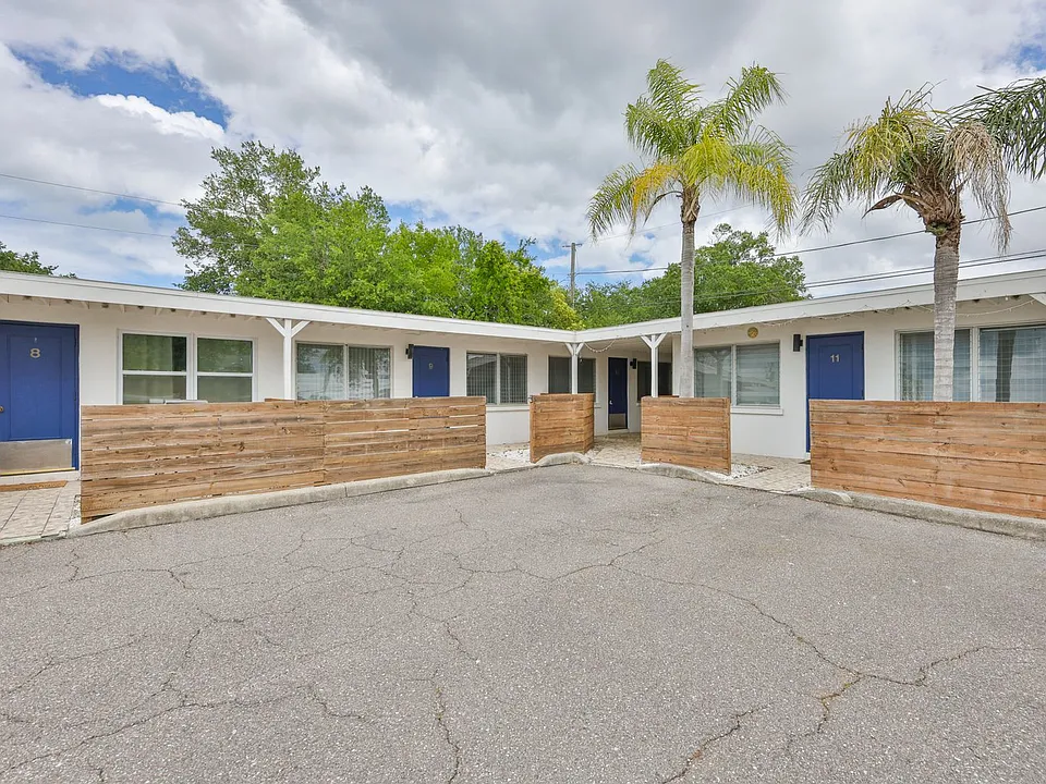 2035 Edgewater Dr #10