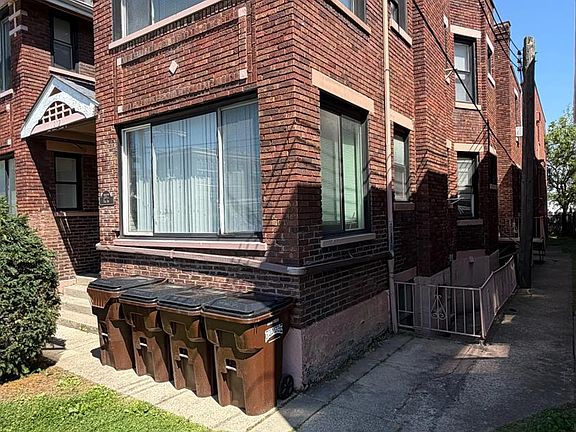 3rd image of 2072 Elm Ave