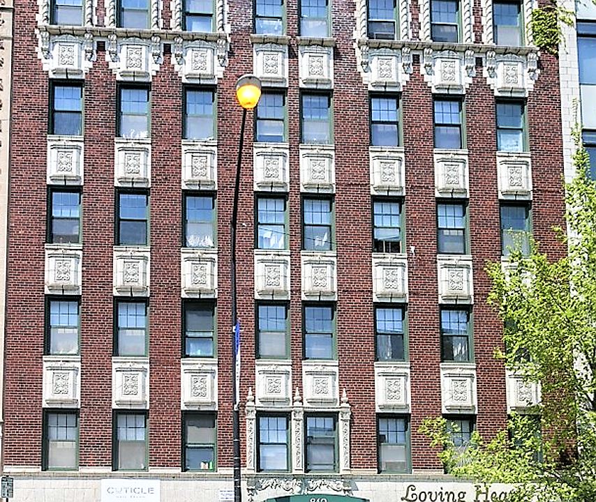 1st image of 840 W Montrose Ave APT 505