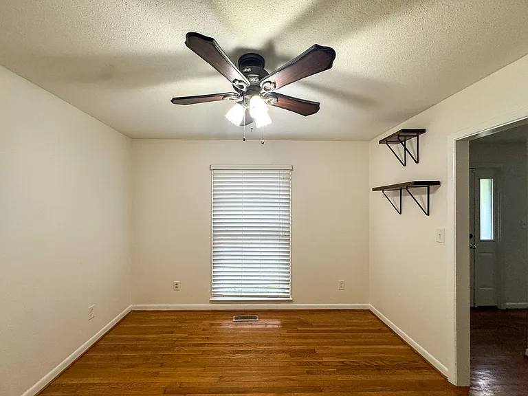 726 Dandridge Dr — Photo 6