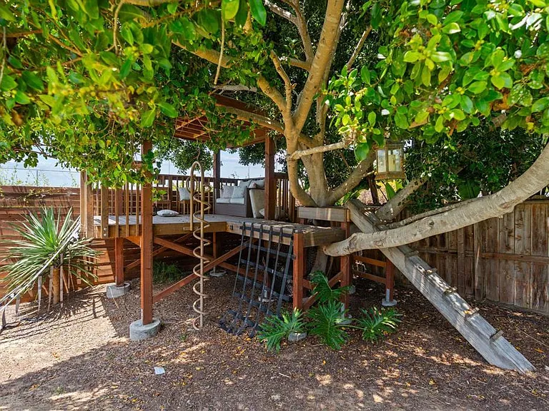 1668 Crest Dr — Photo 64
