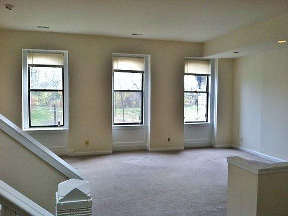 2nd image of 946 Morris St APT A