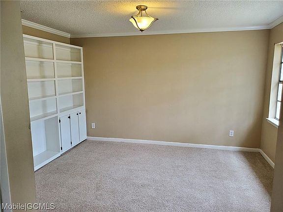 3rd image of 5434 Hemlock Ct