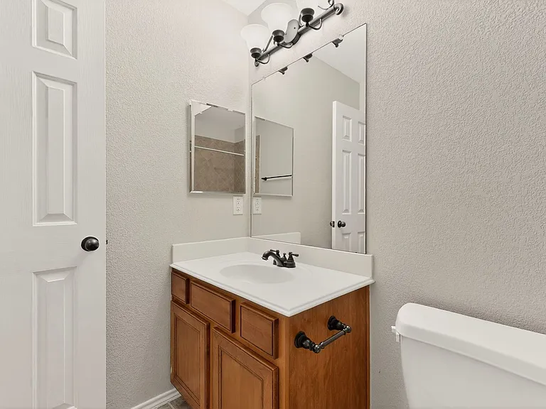 1037 Johnson City Ave — Photo 32