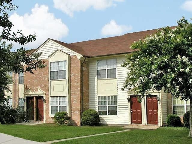 Auburn Place Exterior