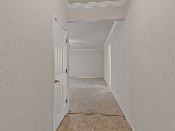 5th image of 722 E Sheila Cir