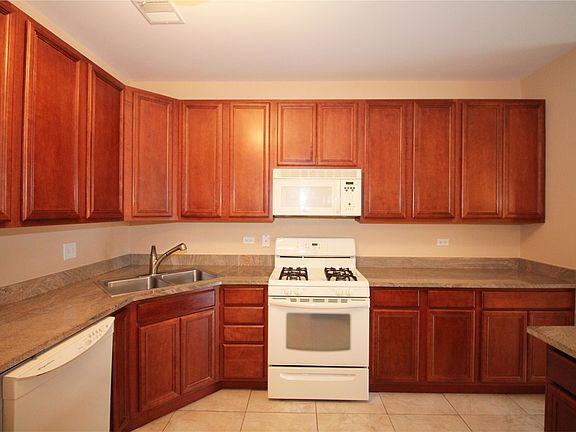 5th image of 267 E Railroad Ave Unit 105