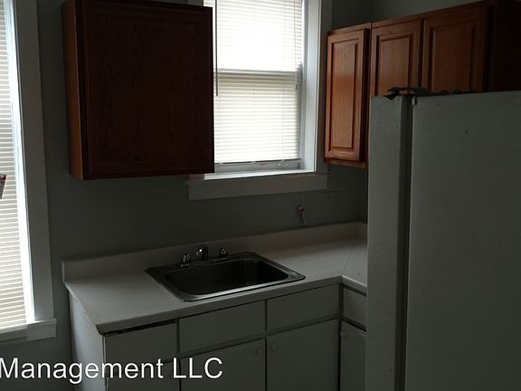 4th image of 1951 E 73rd Pl APT 1A