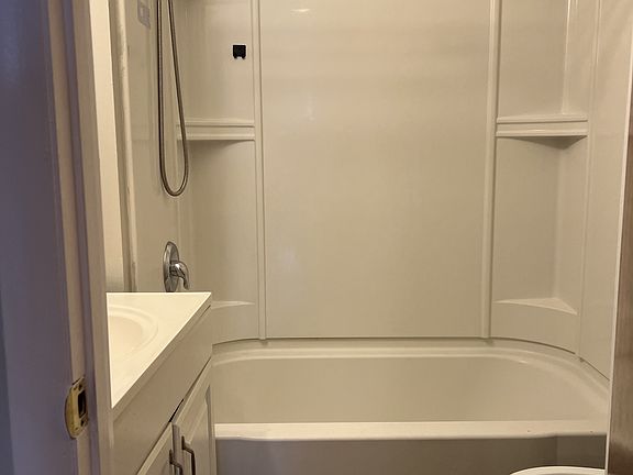 5th image of 5300 East Dr