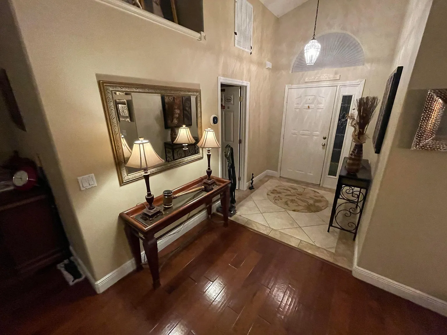 3 bed, 1572 sqft, $2,400 — Photo 2
