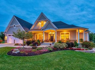 67 Landon Cir, Wheaton, IL 60189