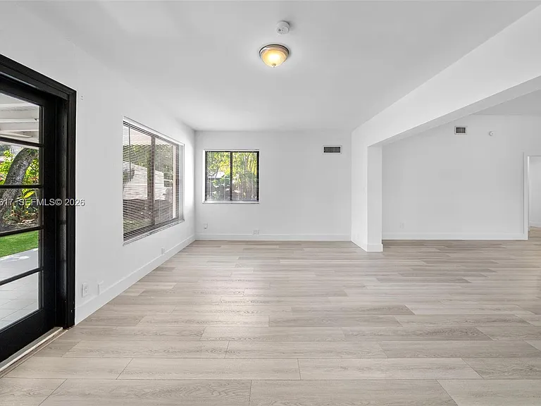 7525 Adventure Ave — Photo 17