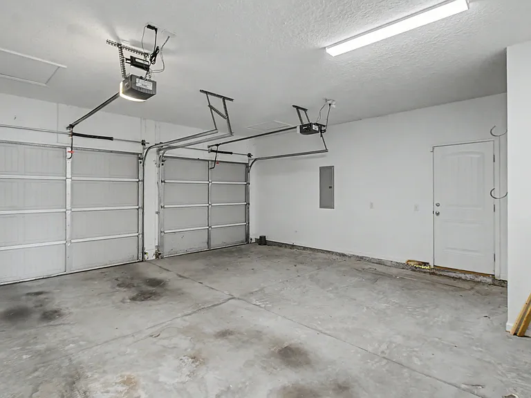 976 Oak Crest Dr — Photo 14