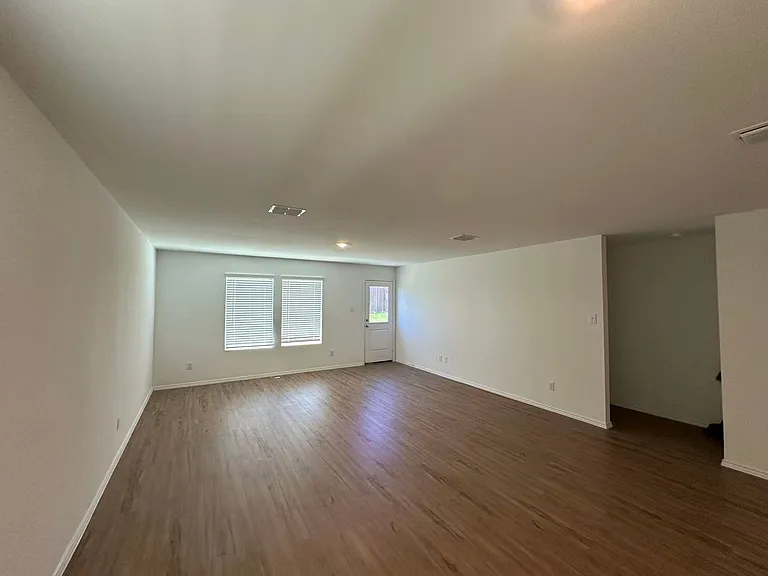 1132 Dashwood Dr — Photo 3