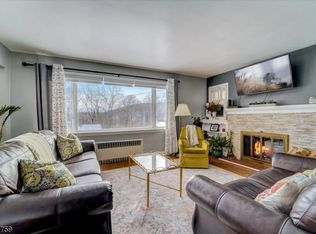 11 Maple Dr, Randolph, NJ 07869