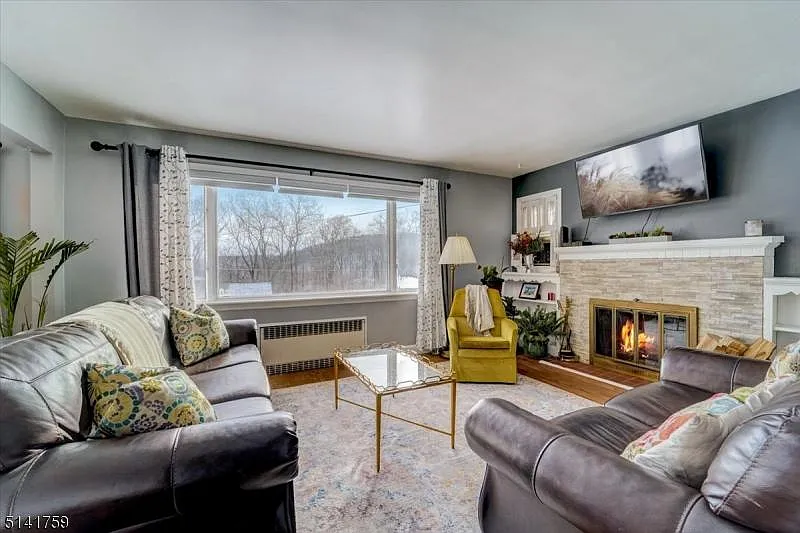 11 Maple Dr photo 1