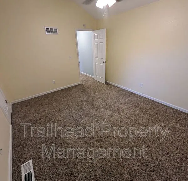 307 NE Timbercreek Dr — Photo 11