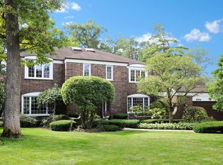 1064 Saxony Dr, Highland Park, IL