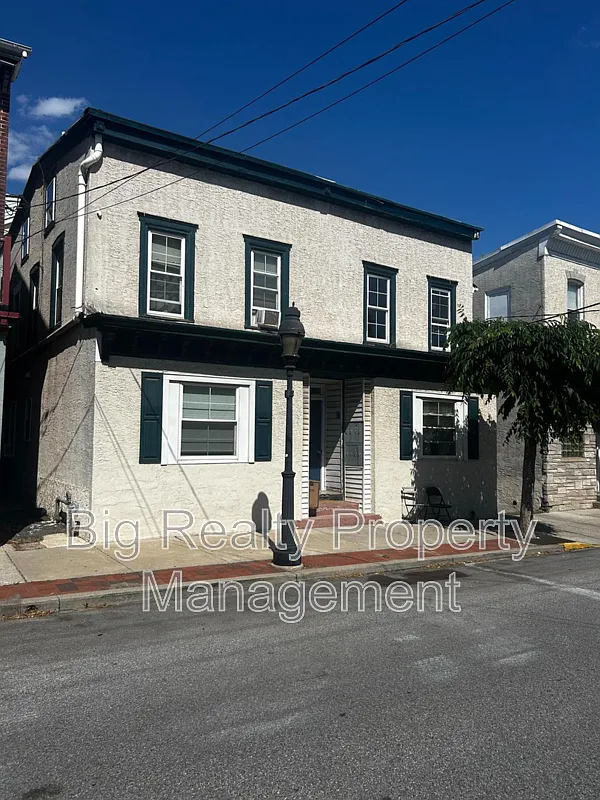 2 bed, 1.0 bath, $1,395 — Photo 1