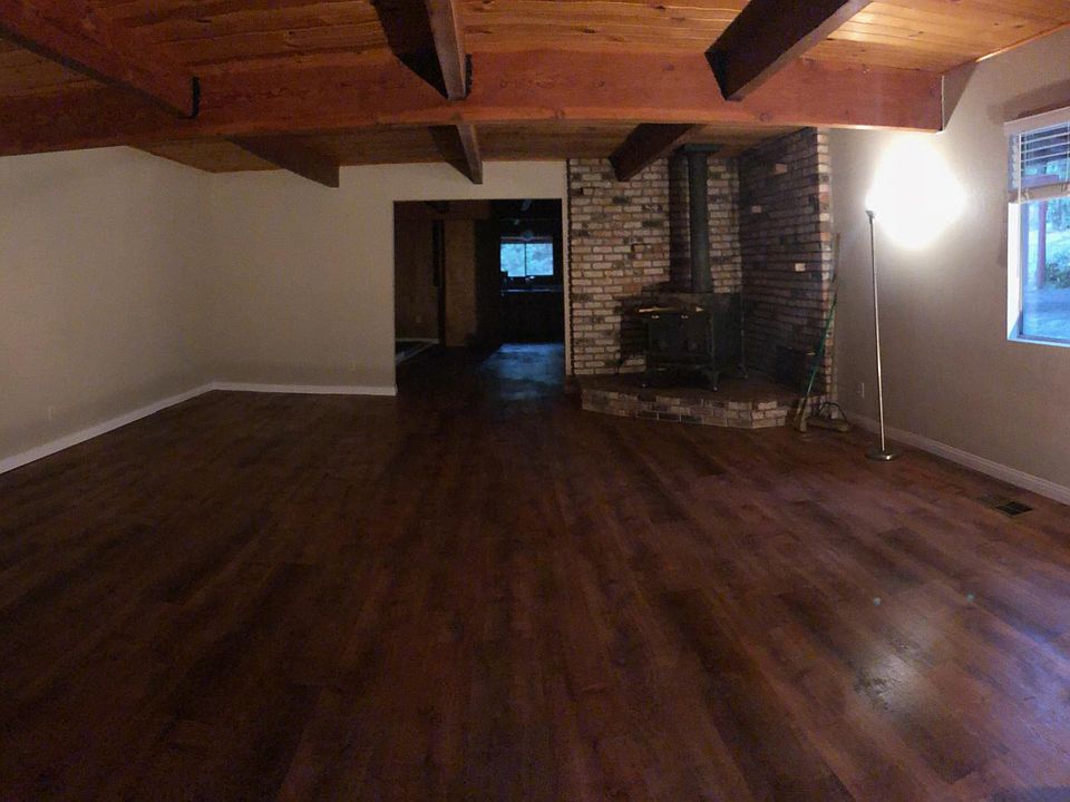 2nd image of 9 Starbright Ln