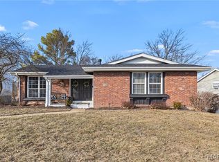 717 Woodrun Dr, Ballwin, MO 63021