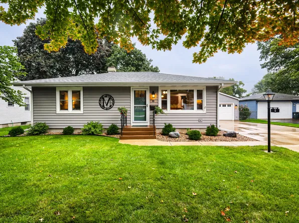 5 S Grace St, North Aurora, IL 60542