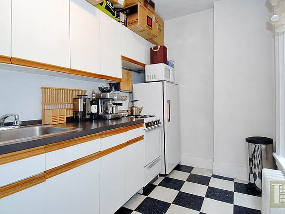 3rd image of 6 Jane St #2