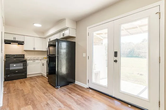 743 McPherson Dr — Photo 8