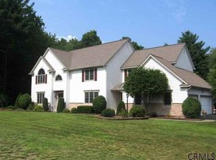 1 Devonshire Way, Halfmoon, NY 12065