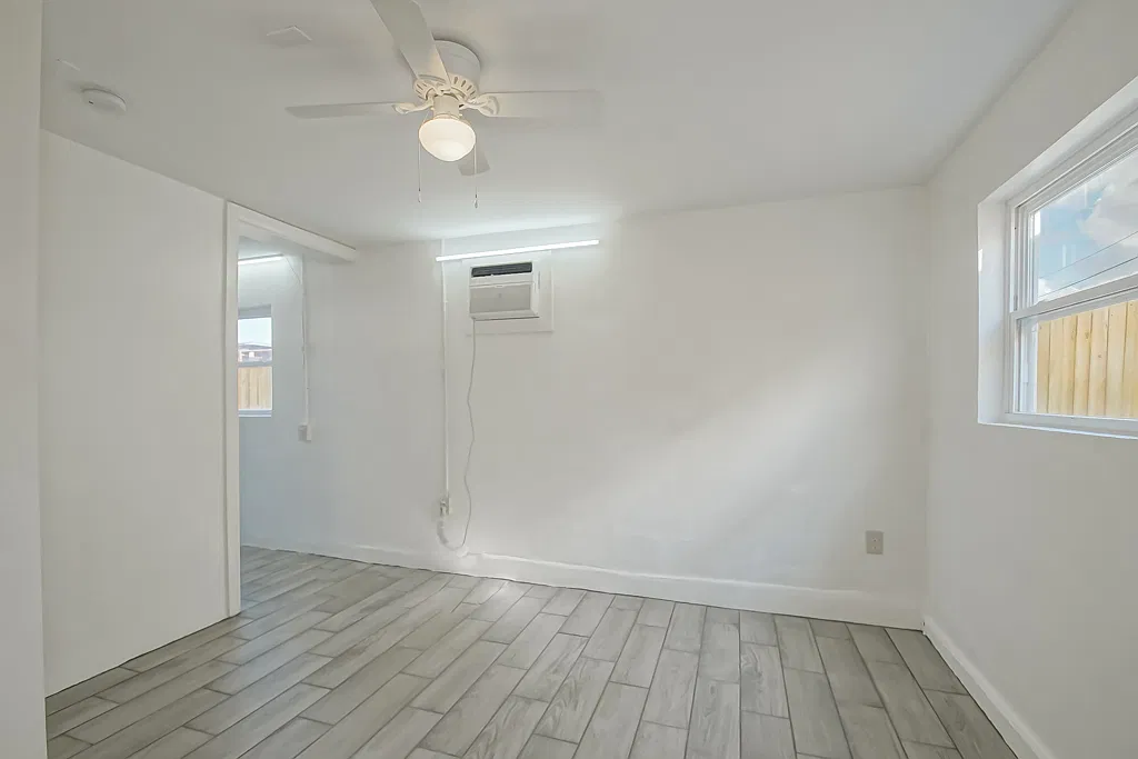 Studio, 500 sqft, $950 — Photo 3