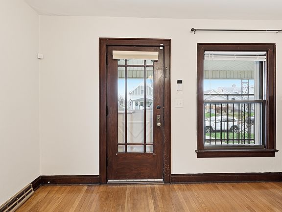 2nd image of 286 E Markison Ave #286